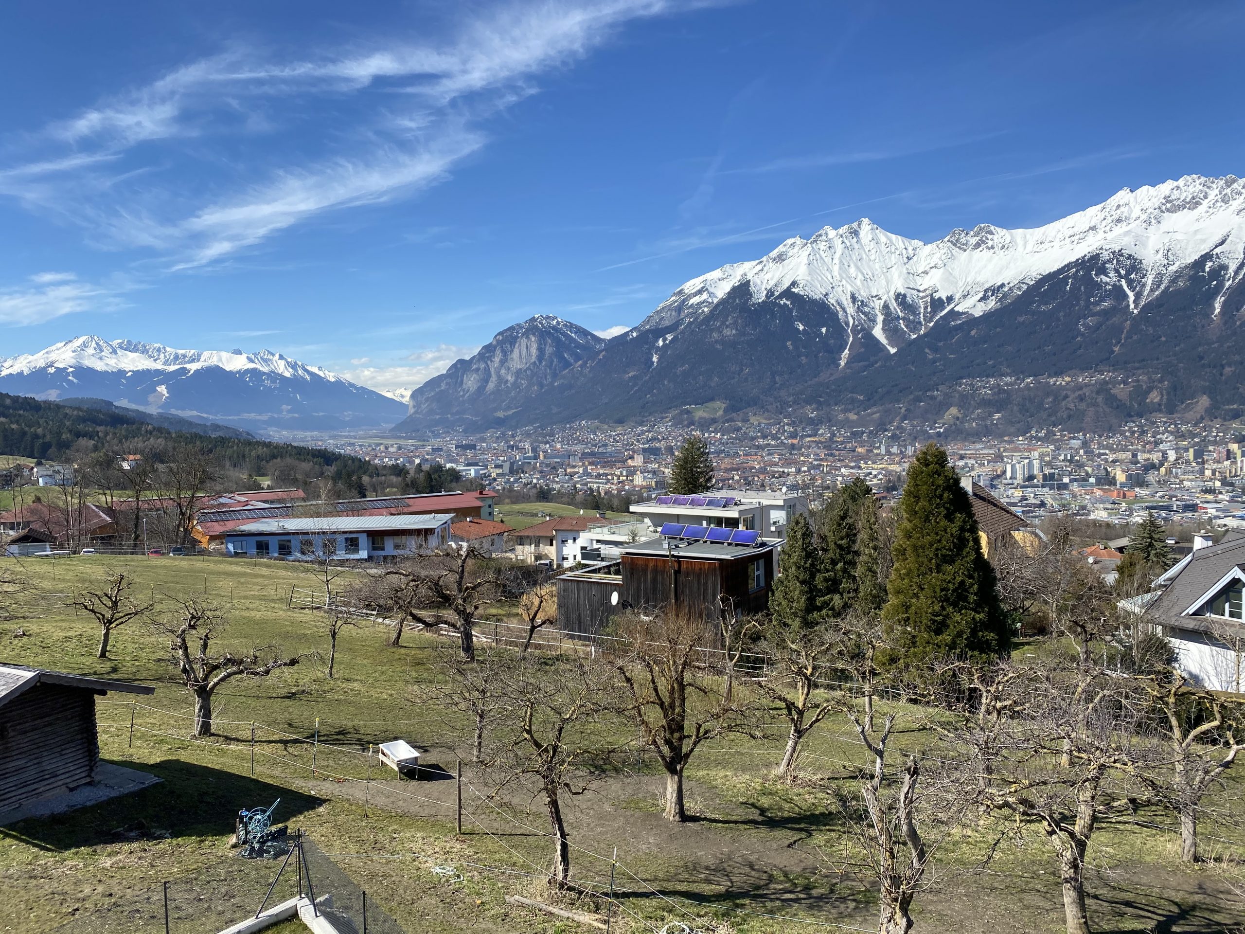 Hotel Aldranserhof bei Innsbruck - unser Hotel-Restaurant liegt auf einer Mittelgebirgsterrasse sdlich von Innsbruck. Reservierung: +43 512 342 38 30. Aldranser Hof: Hotel Innsbruck